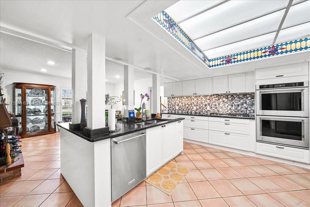 待售: $1,900,000 (6 贝兹, 4 浴室, 0 平方英尺)