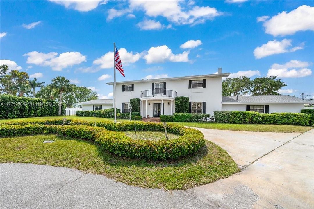 待售: $1,900,000 (6 贝兹, 4 浴室, 0 平方英尺)