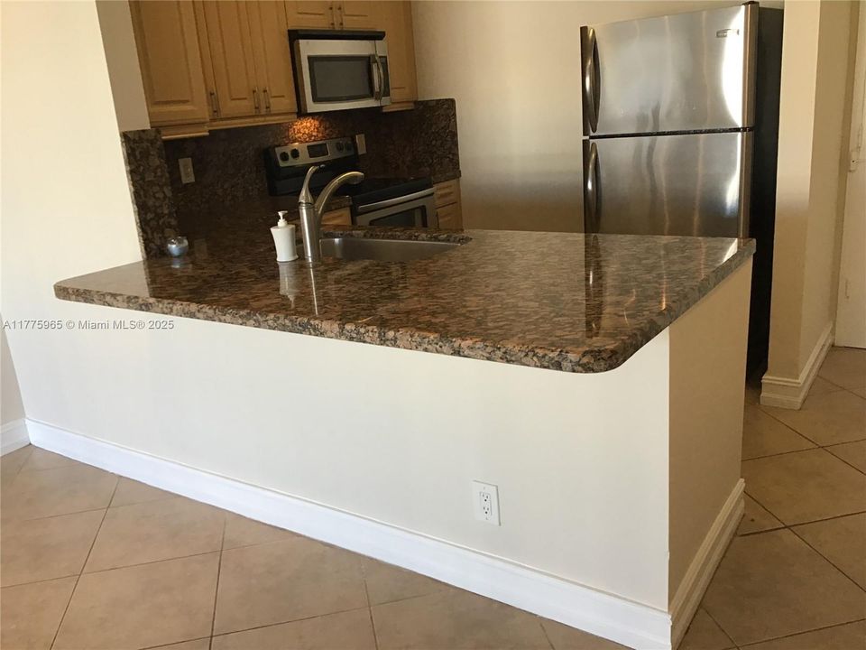 Recently Rented: $1,950 (1 beds, 1 baths, 817 Square Feet)