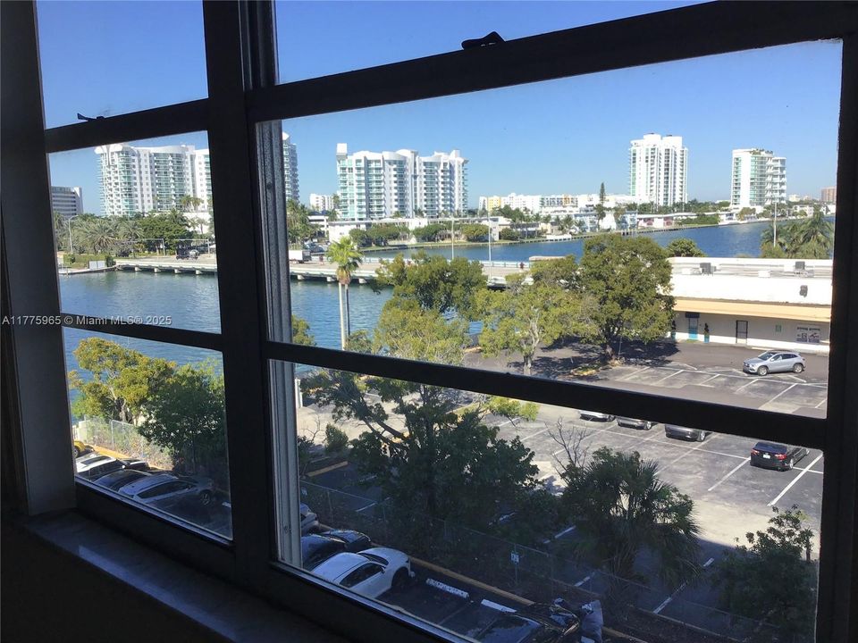 Recently Rented: $1,950 (1 beds, 1 baths, 817 Square Feet)