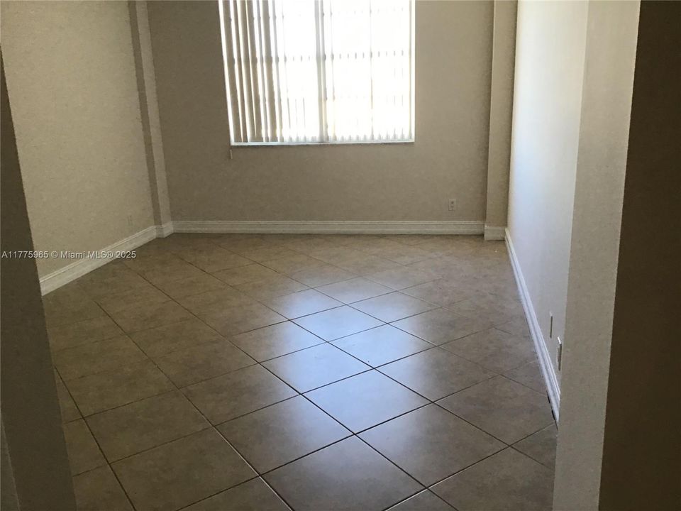 Recently Rented: $1,950 (1 beds, 1 baths, 817 Square Feet)