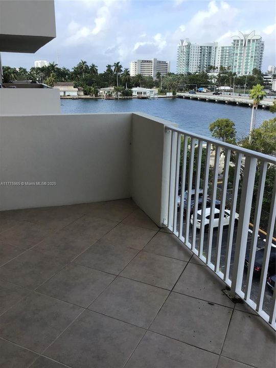 Recently Rented: $1,950 (1 beds, 1 baths, 817 Square Feet)