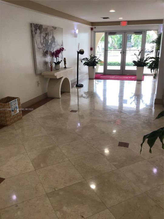 Recently Rented: $1,950 (1 beds, 1 baths, 817 Square Feet)