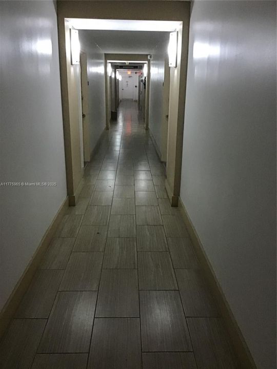 Recently Rented: $1,950 (1 beds, 1 baths, 817 Square Feet)