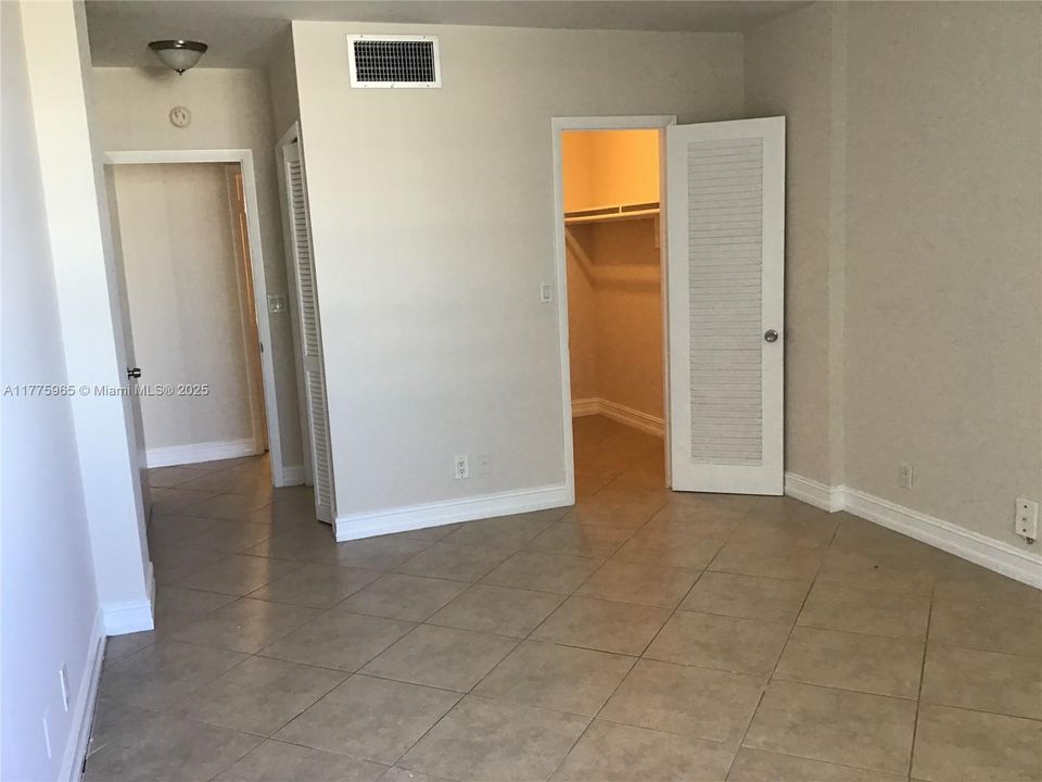 Recently Rented: $1,950 (1 beds, 1 baths, 817 Square Feet)