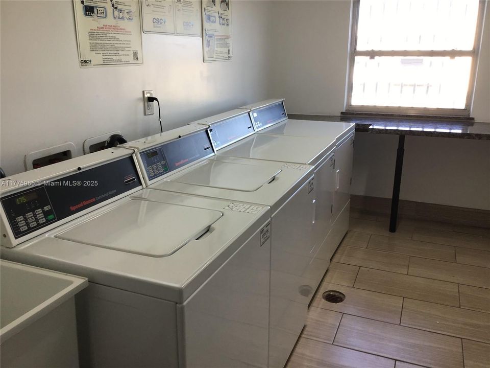 Recently Rented: $1,950 (1 beds, 1 baths, 817 Square Feet)