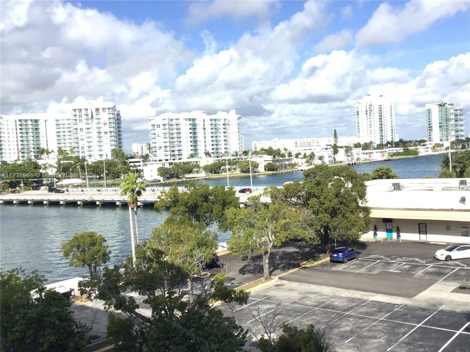 Recently Rented: $1,950 (1 beds, 1 baths, 817 Square Feet)