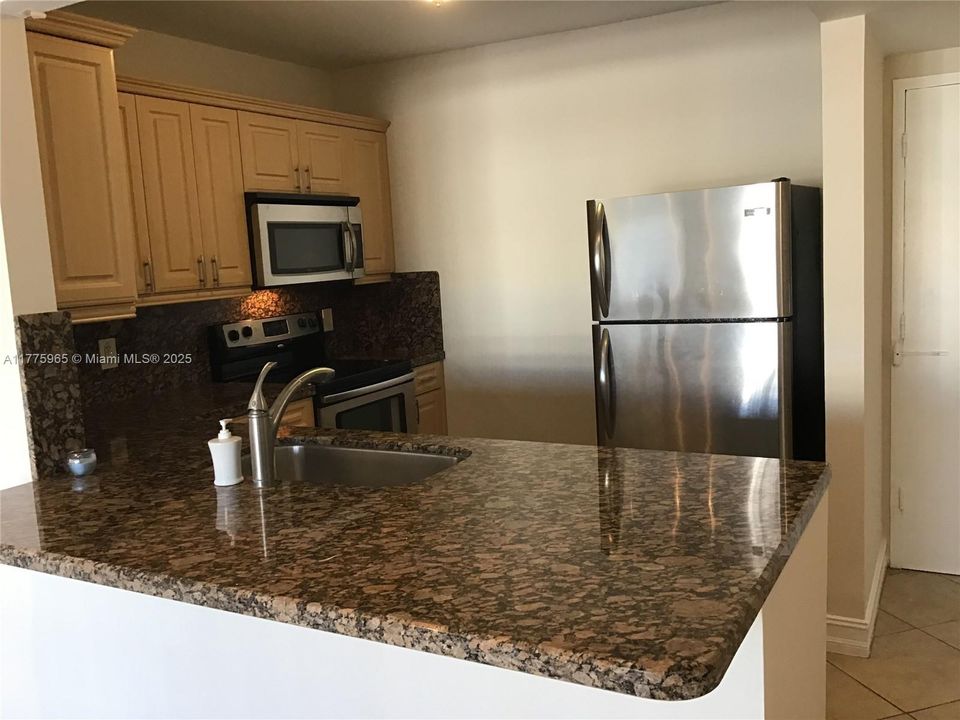 Recently Rented: $1,950 (1 beds, 1 baths, 817 Square Feet)