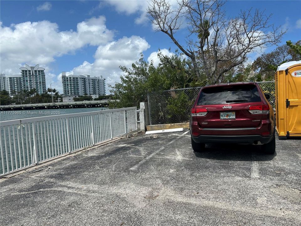 Recently Rented: $1,950 (1 beds, 1 baths, 817 Square Feet)