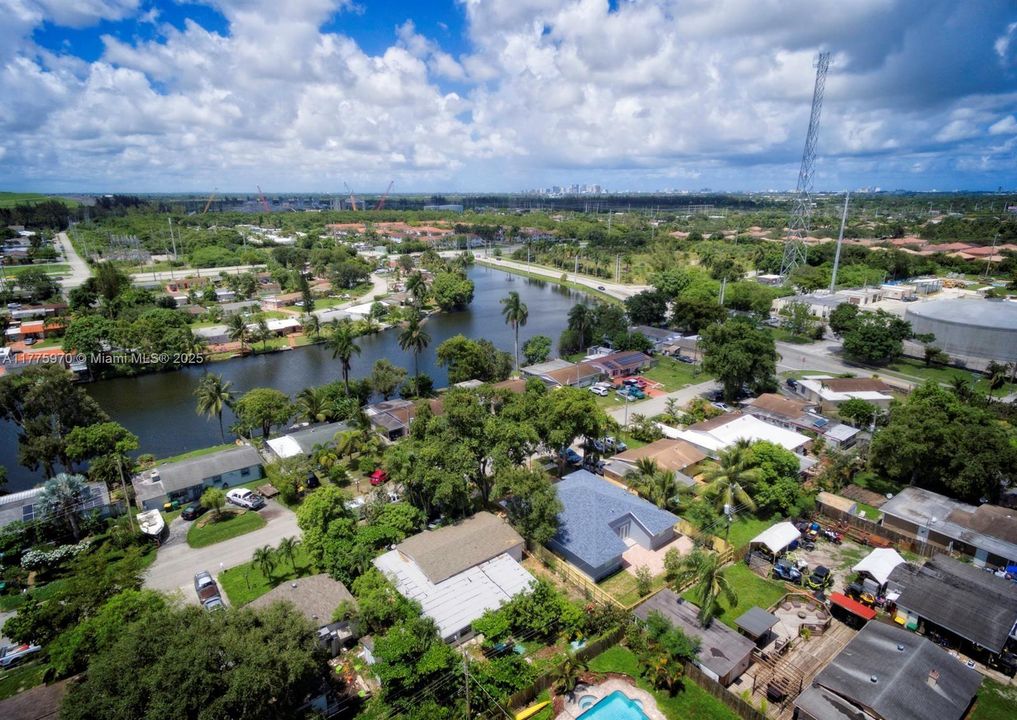 En Venta: $799,900 (6 camas, 4 baños, 2160 Pies cuadrados)