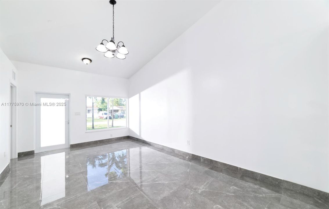 En Venta: $799,900 (6 camas, 4 baños, 2160 Pies cuadrados)