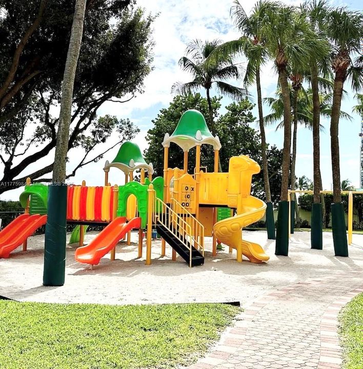 待售: $470,000 (1 贝兹, 1 浴室, 1005 平方英尺)