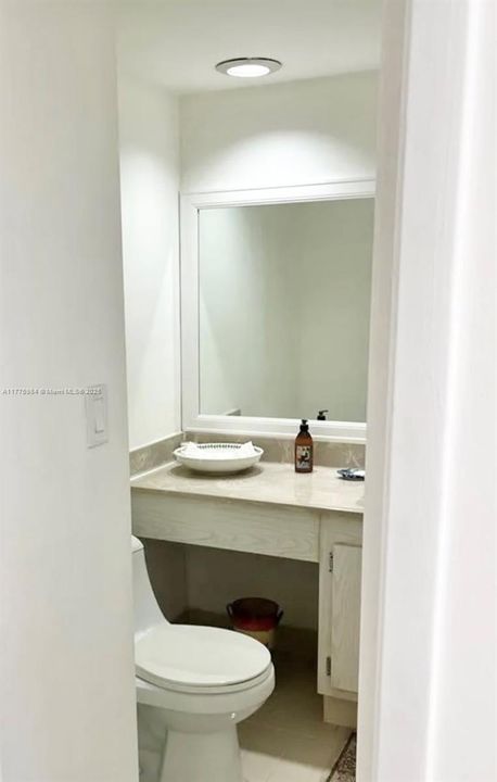 待售: $470,000 (1 贝兹, 1 浴室, 1005 平方英尺)