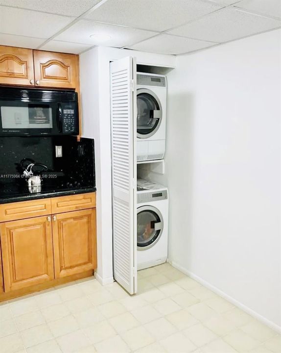 待售: $470,000 (1 贝兹, 1 浴室, 1005 平方英尺)