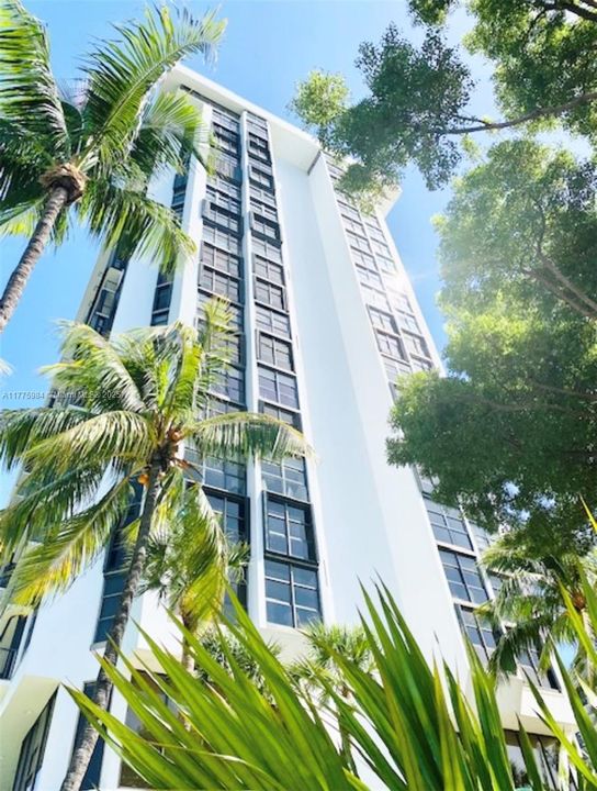 待售: $470,000 (1 贝兹, 1 浴室, 1005 平方英尺)