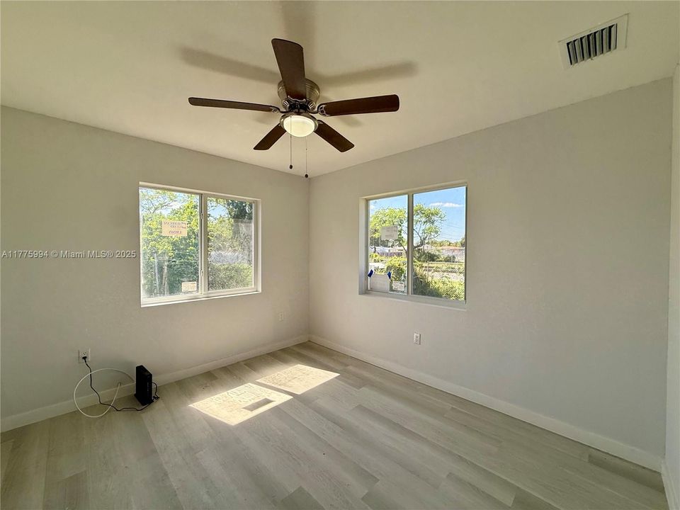 Недавно продано: $465,500 (3 спален, 2 ванн, 1266 Квадратных фут)