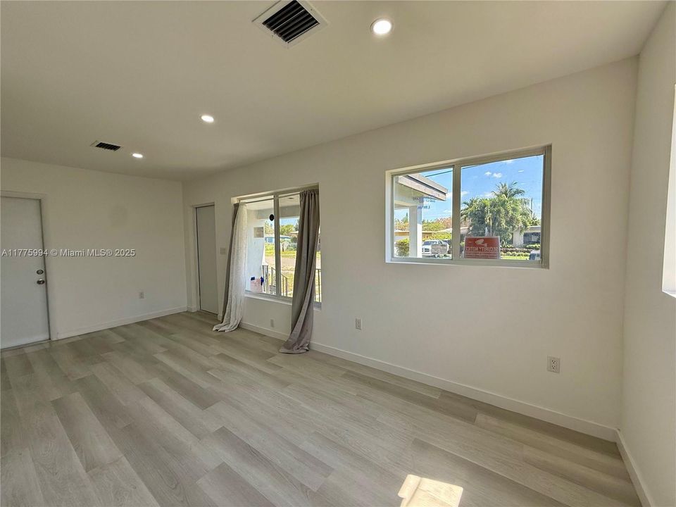 Недавно продано: $465,500 (3 спален, 2 ванн, 1266 Квадратных фут)