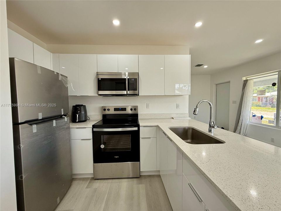 Недавно продано: $465,500 (3 спален, 2 ванн, 1266 Квадратных фут)