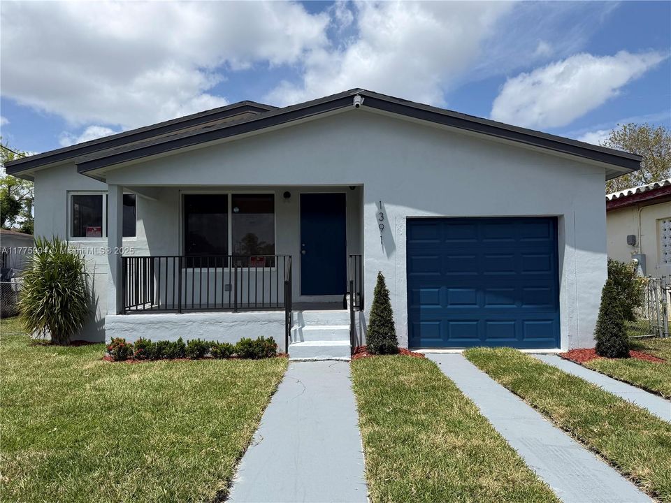 Недавно продано: $465,500 (3 спален, 2 ванн, 1266 Квадратных фут)