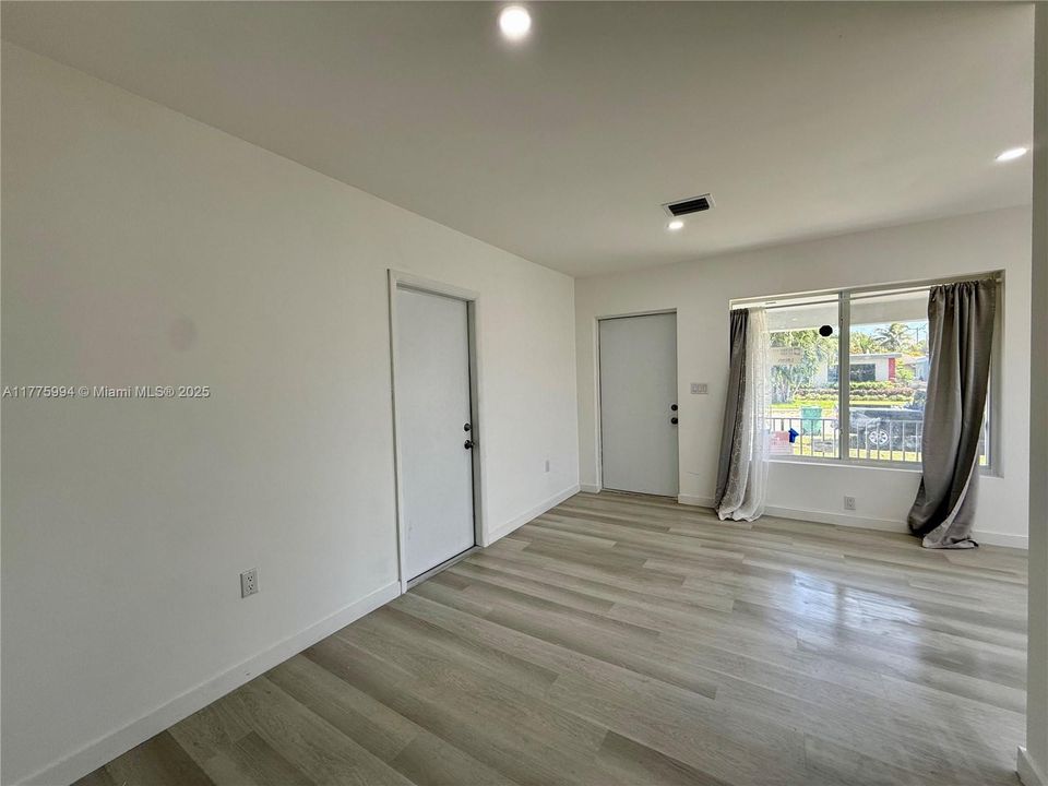 Недавно продано: $465,500 (3 спален, 2 ванн, 1266 Квадратных фут)