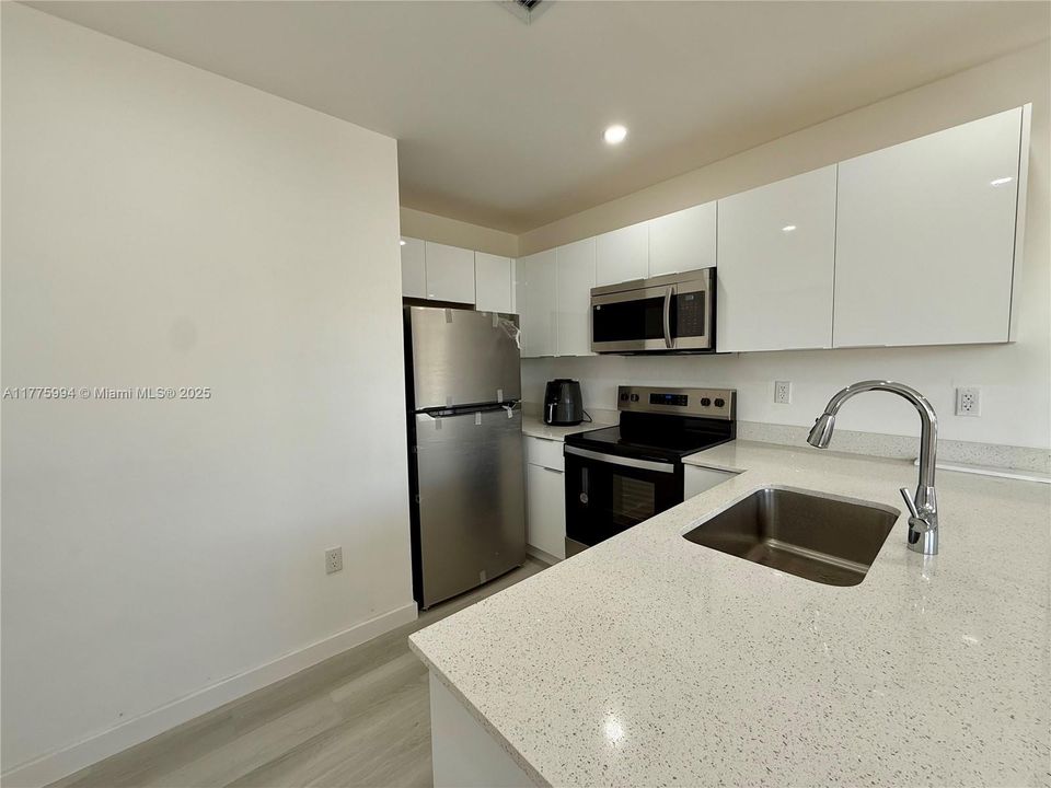 Недавно продано: $465,500 (3 спален, 2 ванн, 1266 Квадратных фут)