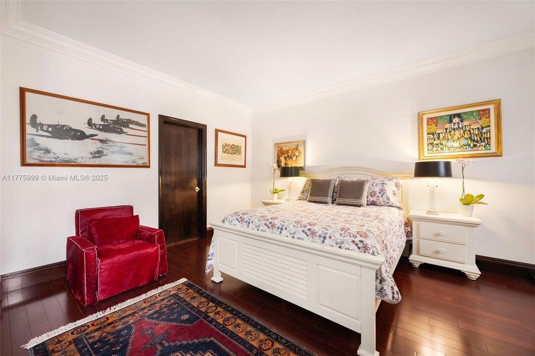 For Sale: $3,100,000 (5 beds, 6 baths, 3600 Square Feet)