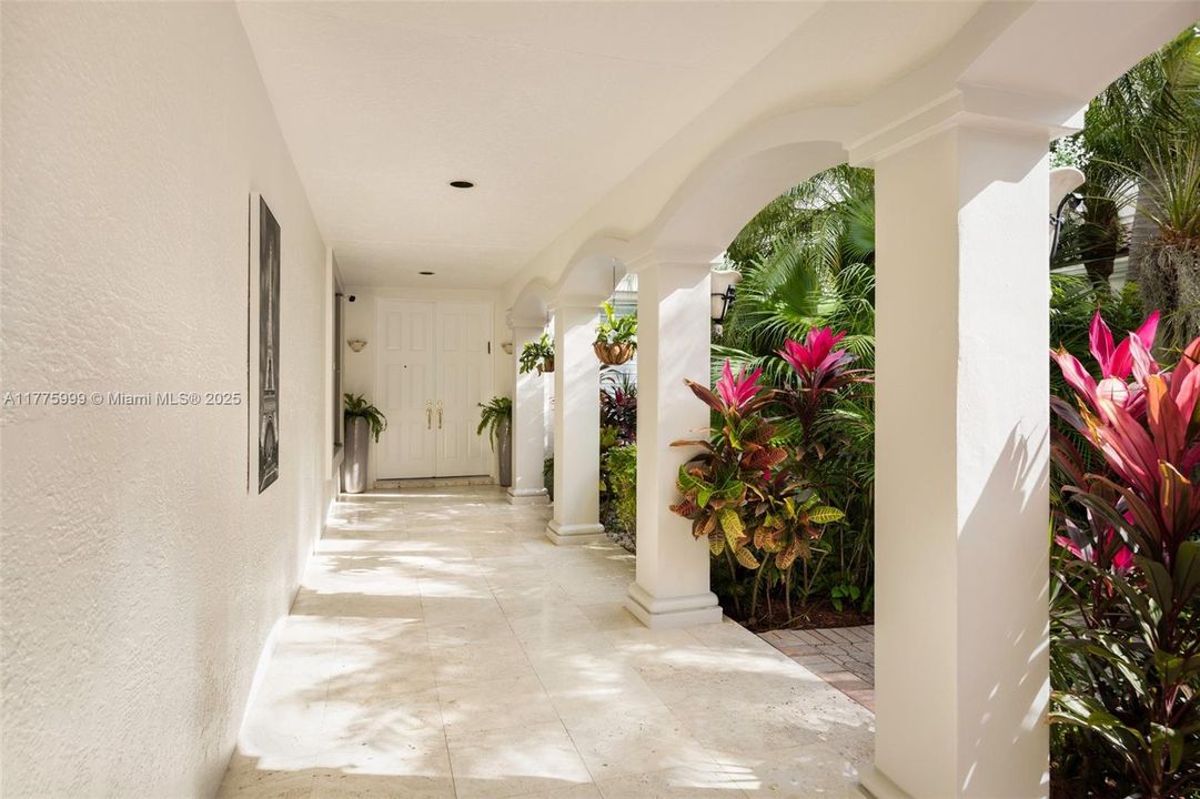 For Sale: $3,100,000 (5 beds, 6 baths, 3600 Square Feet)