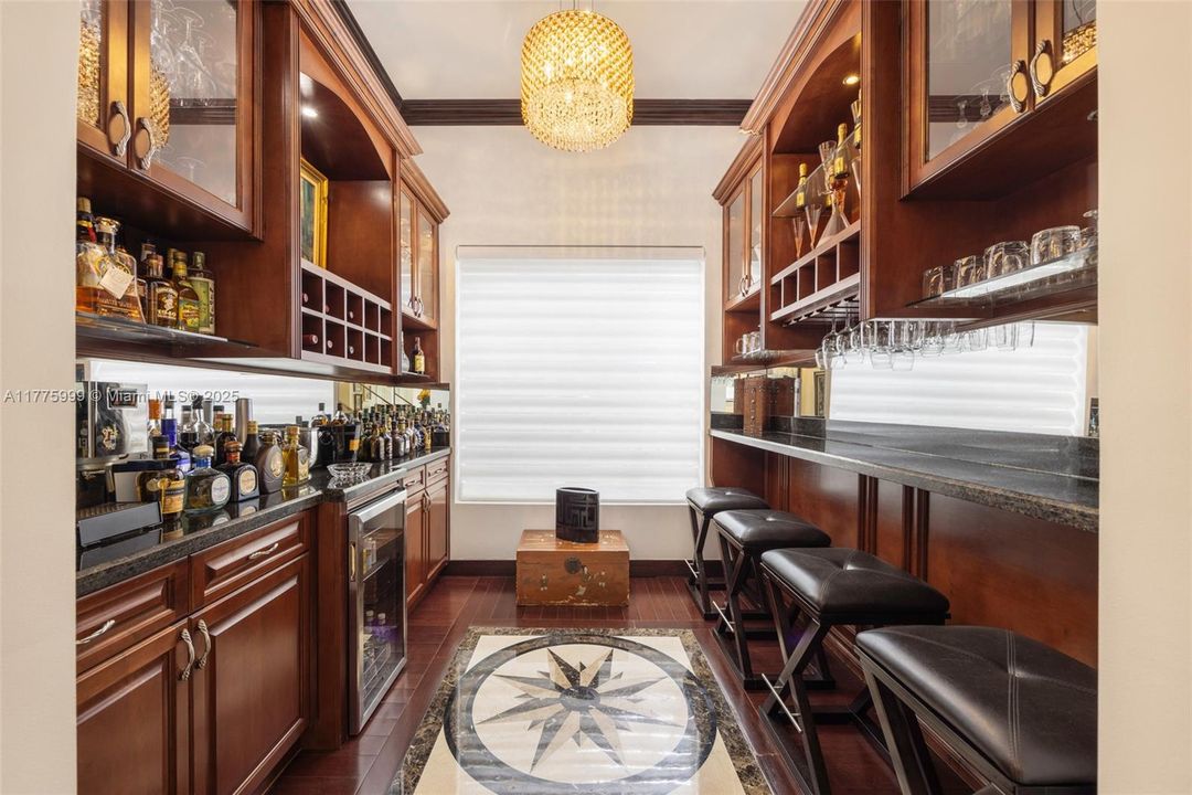 For Sale: $3,100,000 (5 beds, 6 baths, 3600 Square Feet)