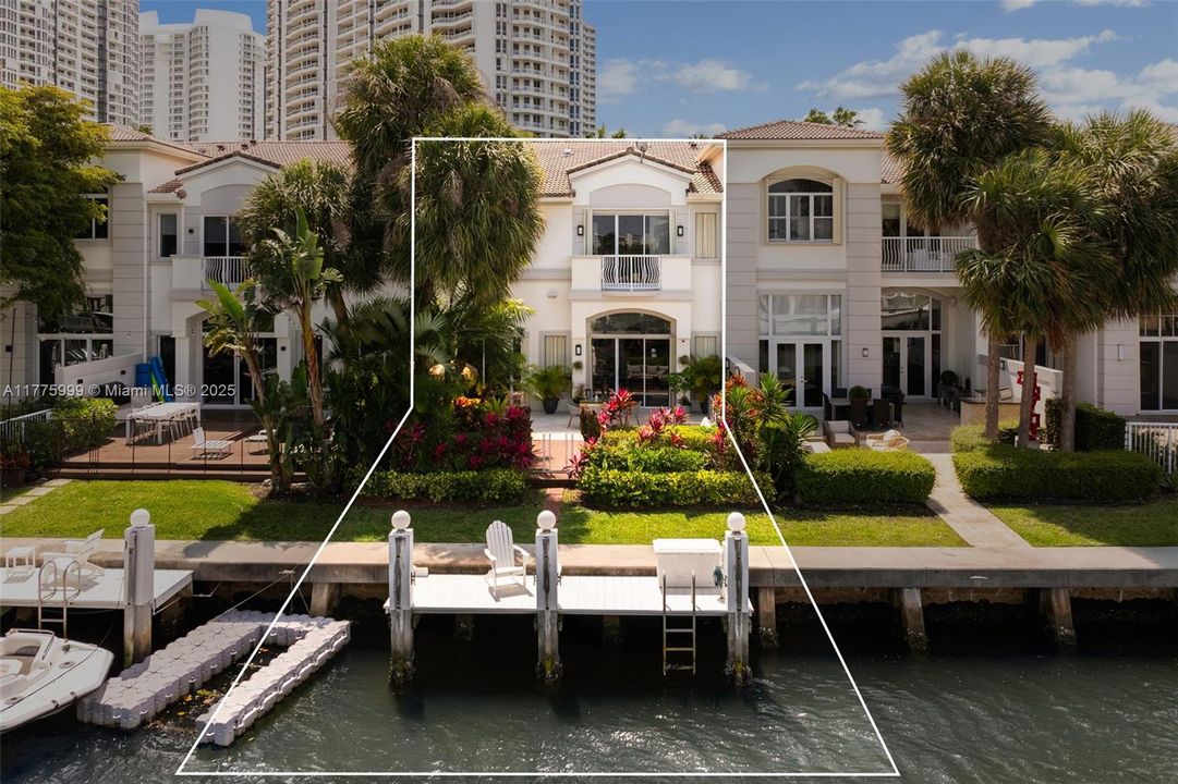 For Sale: $3,100,000 (5 beds, 6 baths, 3600 Square Feet)