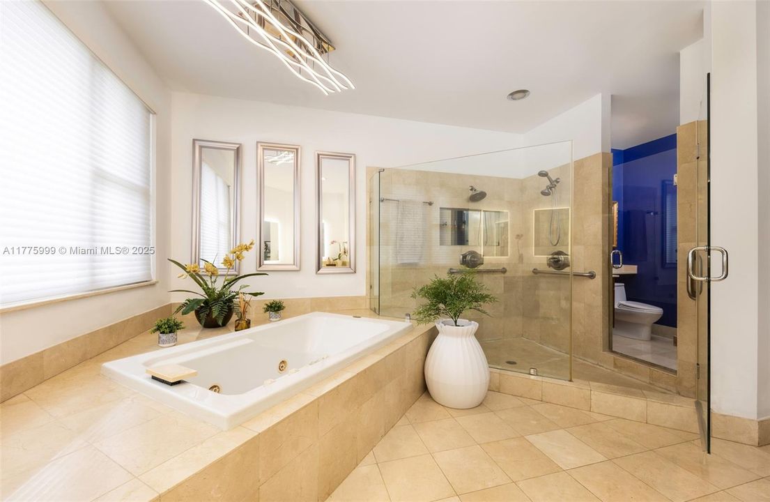 For Sale: $3,100,000 (5 beds, 6 baths, 3600 Square Feet)