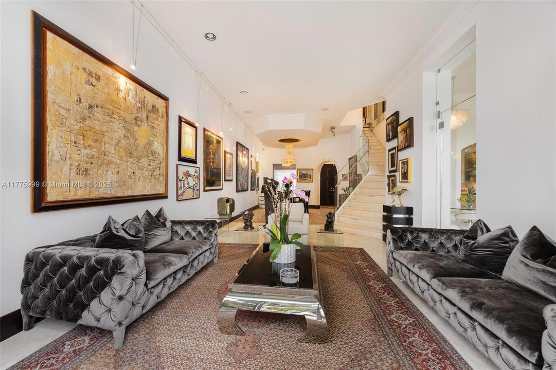 For Sale: $3,100,000 (5 beds, 6 baths, 3600 Square Feet)