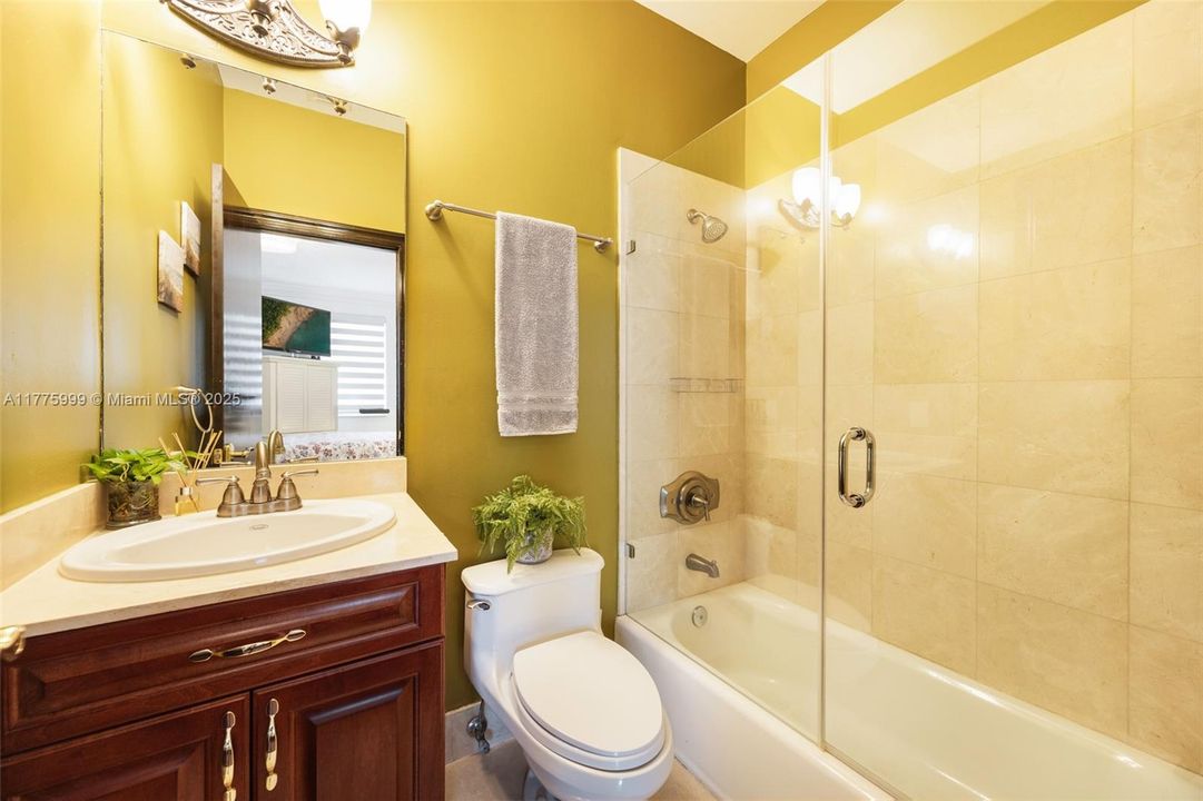 For Sale: $3,100,000 (5 beds, 6 baths, 3600 Square Feet)