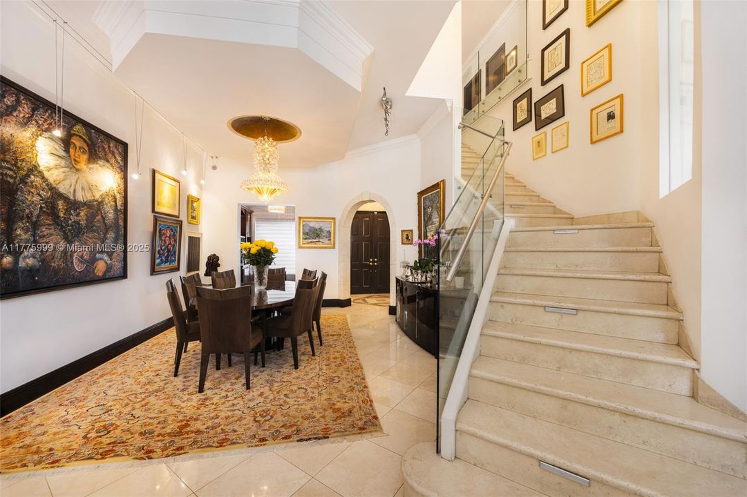 For Sale: $3,100,000 (5 beds, 6 baths, 3600 Square Feet)