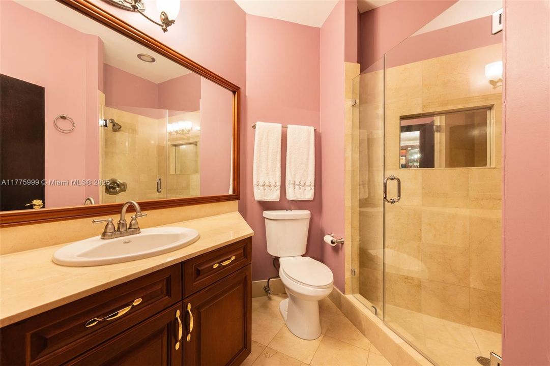 For Sale: $3,100,000 (5 beds, 6 baths, 3600 Square Feet)