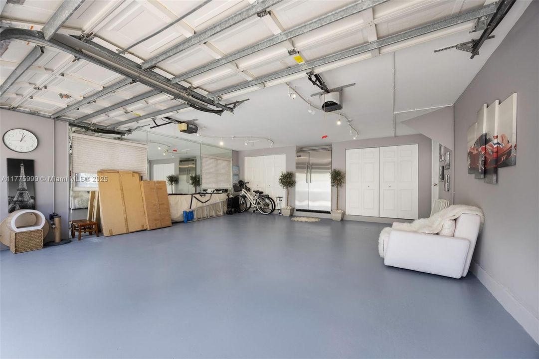 For Sale: $3,100,000 (5 beds, 6 baths, 3600 Square Feet)