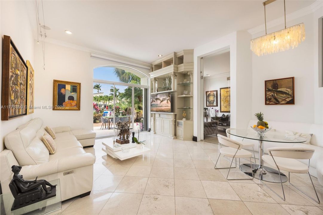 For Sale: $3,100,000 (5 beds, 6 baths, 3600 Square Feet)