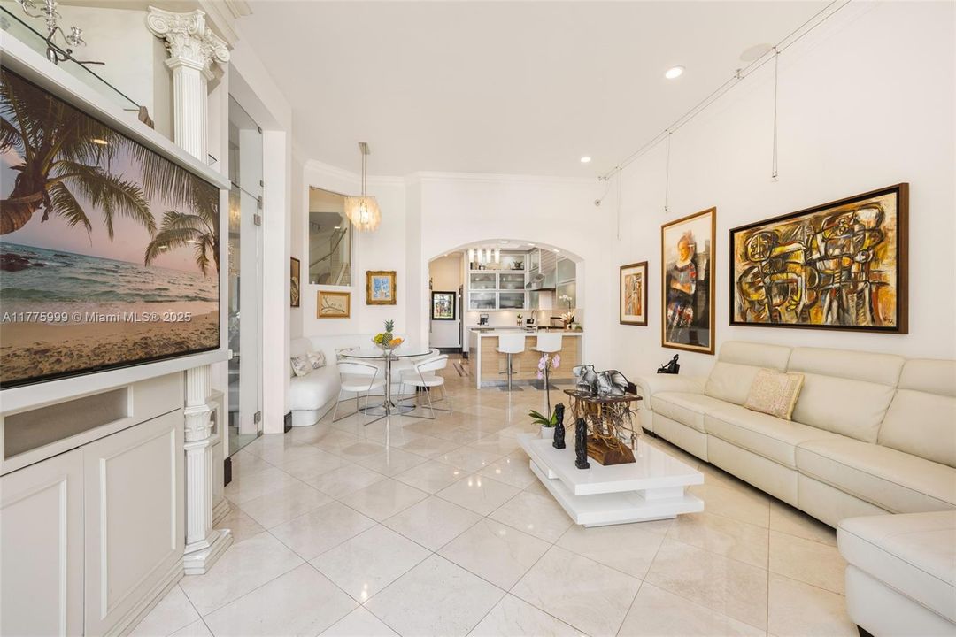 For Sale: $3,100,000 (5 beds, 6 baths, 3600 Square Feet)