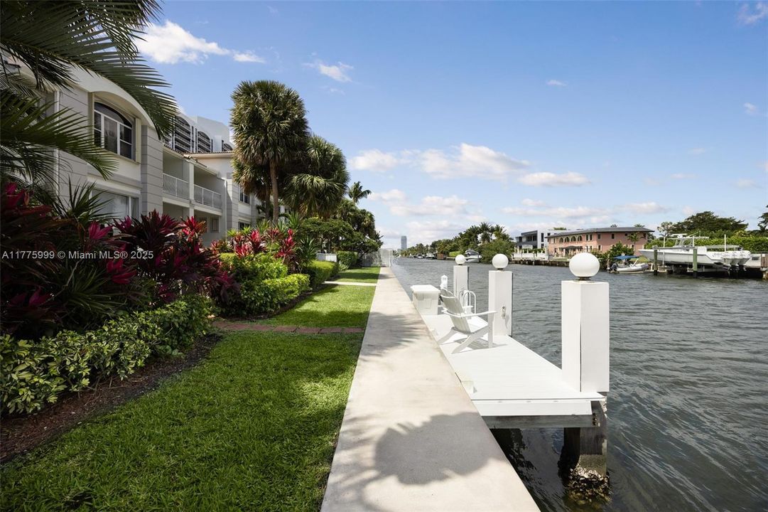 For Sale: $3,100,000 (5 beds, 6 baths, 3600 Square Feet)