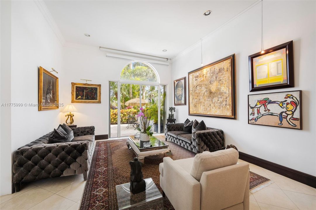 For Sale: $3,100,000 (5 beds, 6 baths, 3600 Square Feet)