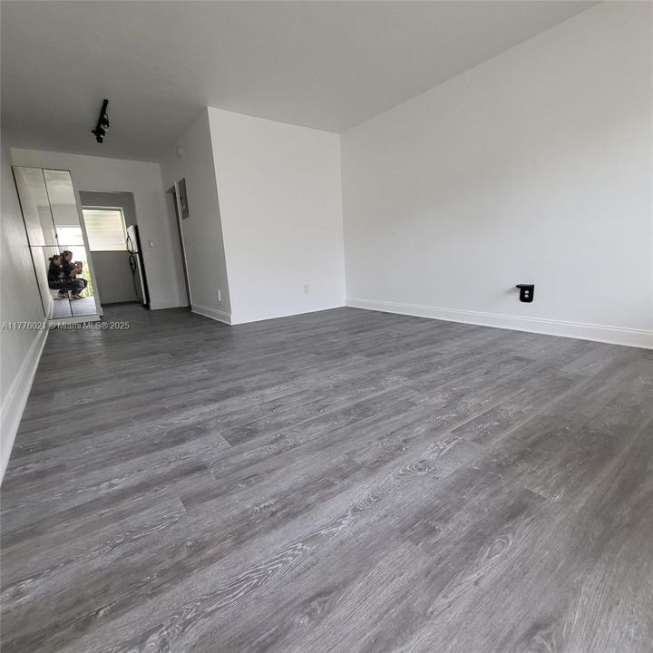 living room/dining area