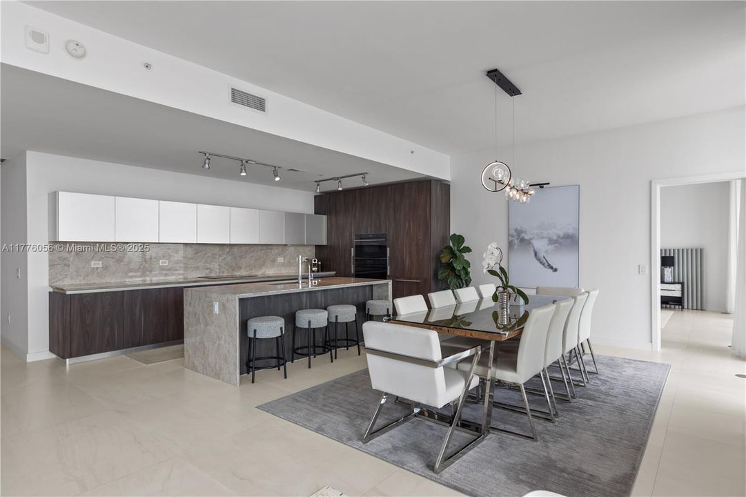 Recently Sold: $3,999,000 (4 beds, 5 baths, 3289 Square Feet)