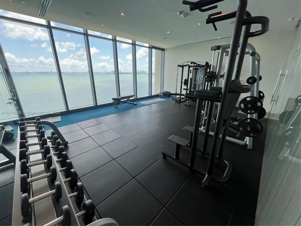 Recently Sold: $3,999,000 (4 beds, 5 baths, 3289 Square Feet)