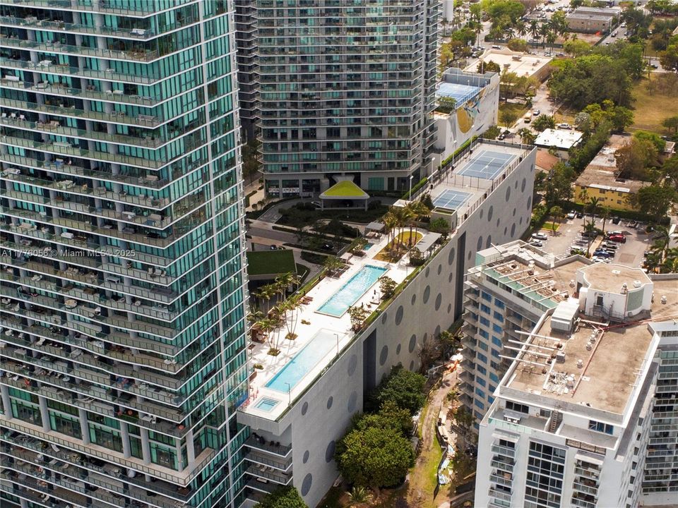 Recently Sold: $3,999,000 (4 beds, 5 baths, 3289 Square Feet)