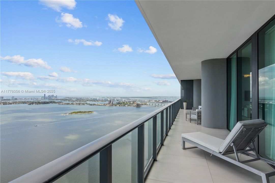 Recently Sold: $3,999,000 (4 beds, 5 baths, 3289 Square Feet)