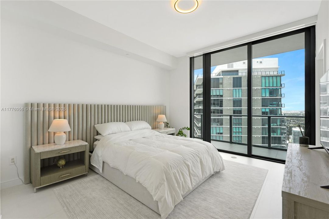 Recently Sold: $3,999,000 (4 beds, 5 baths, 3289 Square Feet)