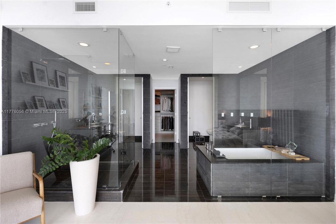 Recently Sold: $3,999,000 (4 beds, 5 baths, 3289 Square Feet)