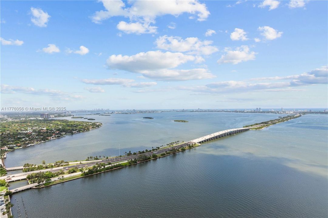 Recently Sold: $3,999,000 (4 beds, 5 baths, 3289 Square Feet)