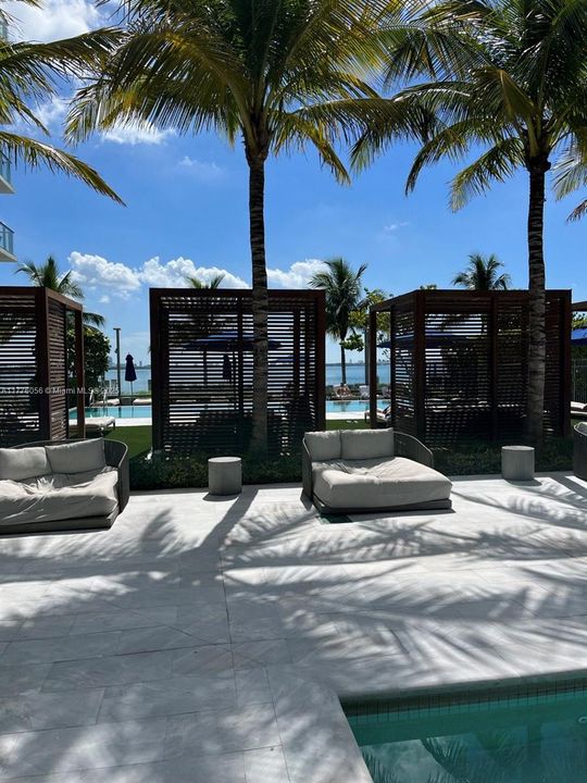 Recently Sold: $3,999,000 (4 beds, 5 baths, 3289 Square Feet)