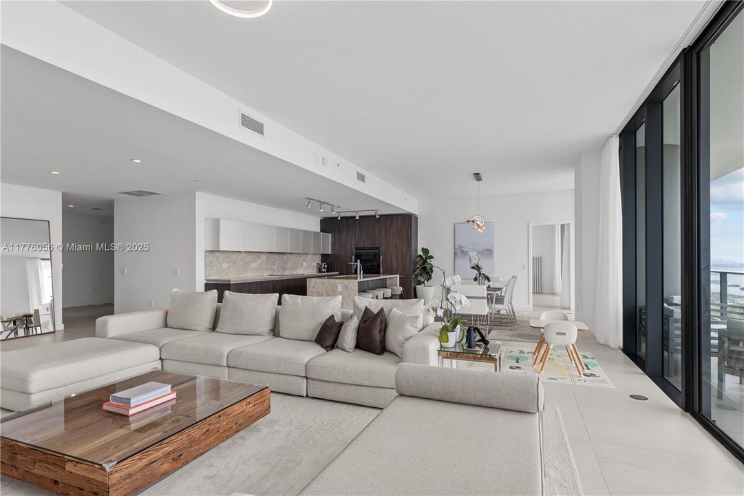 Recently Sold: $3,999,000 (4 beds, 5 baths, 3289 Square Feet)