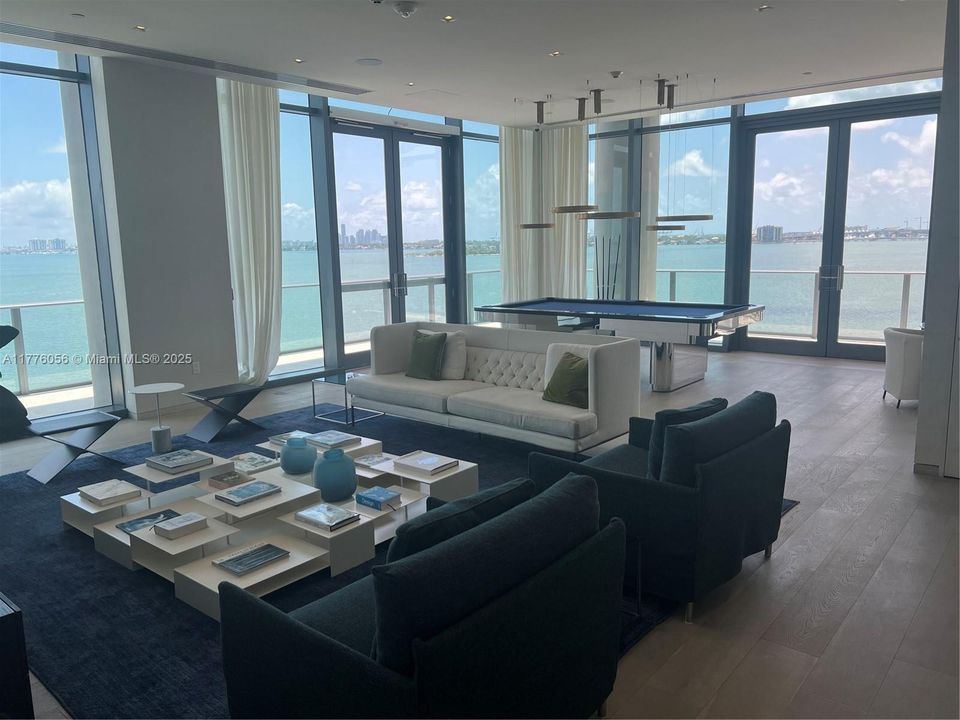 Recently Sold: $3,999,000 (4 beds, 5 baths, 3289 Square Feet)